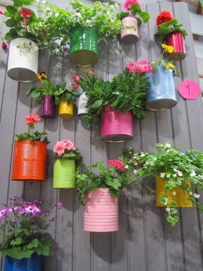 DIY: een schutting vol bloempotjes (Do It Yourself)