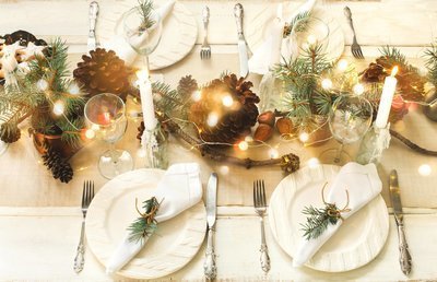 De kersttafel versieren (Kerst)